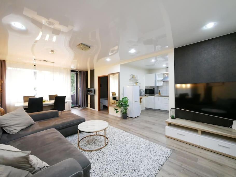 Osnabrück 61 M2 Erdgeschosswohnung Mit Eigenem Parkplatz Vorm Haus מראה חיצוני תמונה